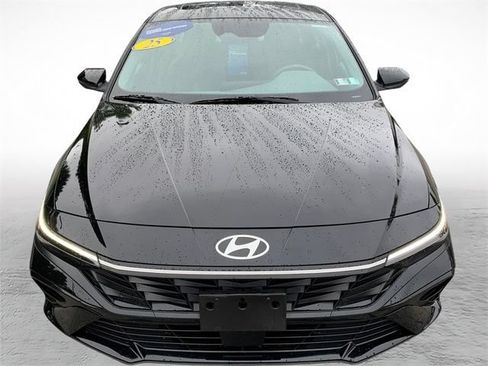 Certified 2025 Hyundai Elantra SEL w/ Cargo Package FWD image 8