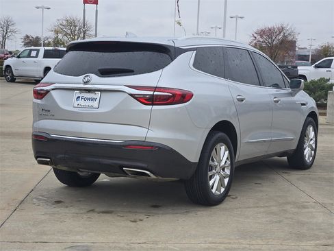 Used 2020 Buick Enclave Essence image 7