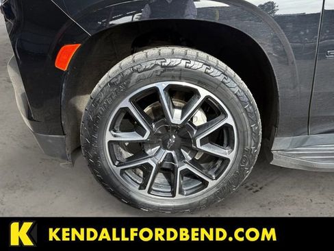 Used 2022 Chevrolet Suburban RST w/ Luxury Package AWD/4WD image 14