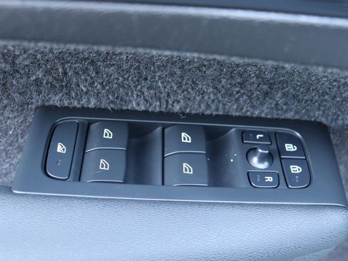 Used 2024 Volvo C40 Recharge Core image 25