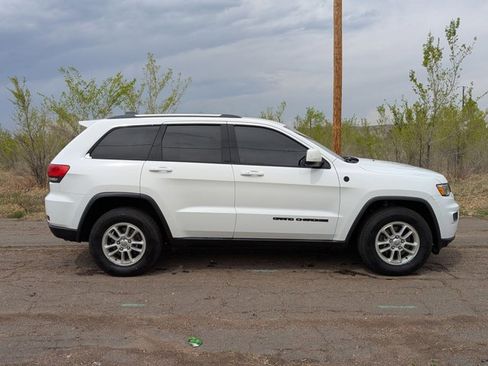 Used 2019 Jeep Grand Cherokee Laredo image 4