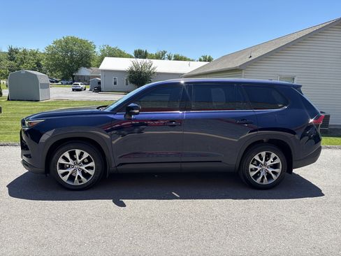 Certified 2024 Toyota Grand Highlander AWD image 1