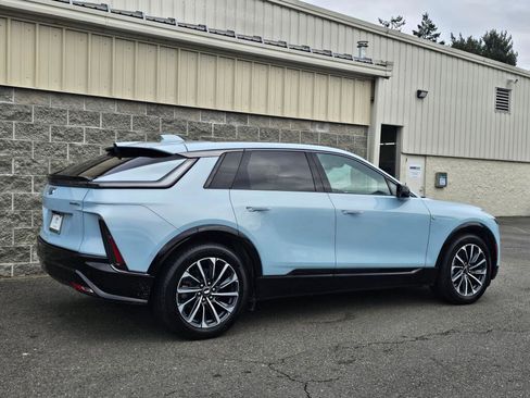Used 2024 Cadillac Lyriq Sport image 8