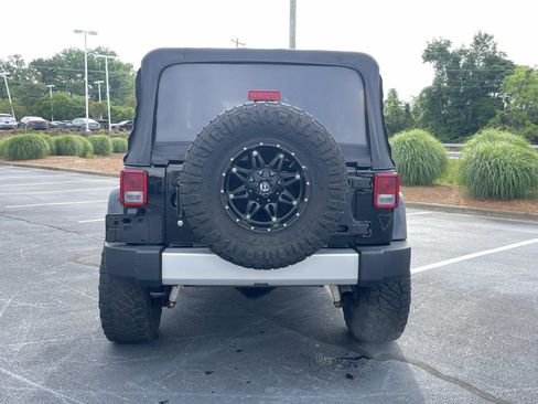 Used 2015 Jeep Wrangler Unlimited Sahara w/ Connectivity Group AWD/4WD image 5