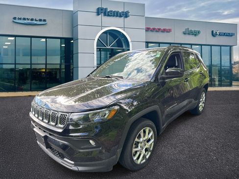Used 2023 Jeep Compass Latitude AWD/4WD image 4
