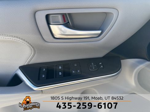 Used 2016 Toyota Camry XLE image 16