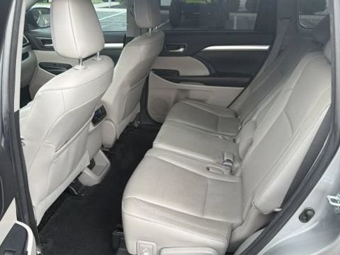 Used 2016 Toyota Highlander XLE FWD image 14