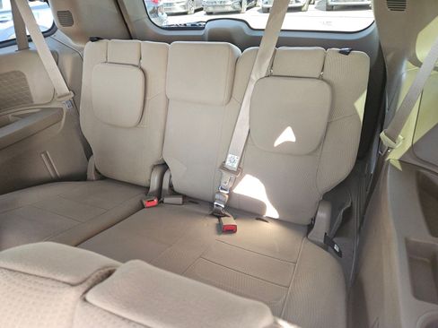 Used 2013 Chrysler Town & Country Touring image 18