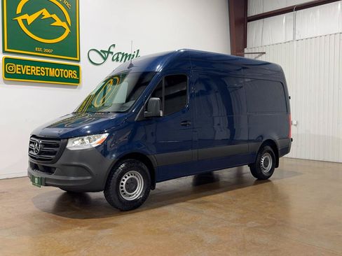 Used 2024 Mercedes-Benz Sprinter 2500 image 3