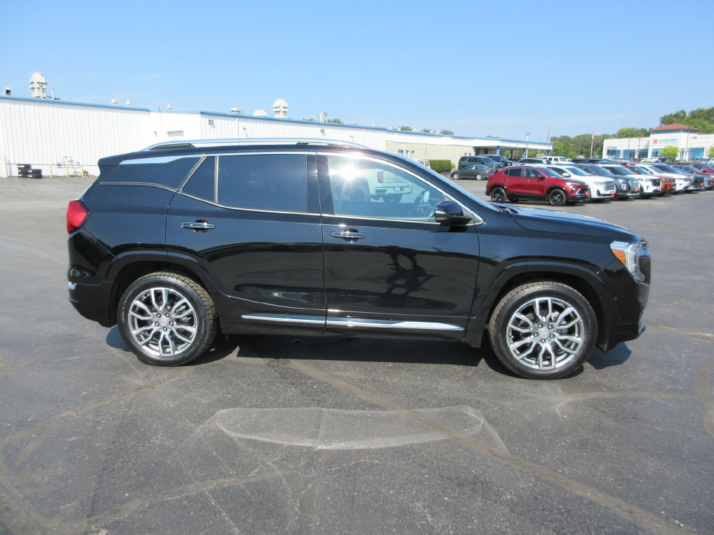 Certified 2022 GMC Terrain Denali w/ Denali Premium Package AWD/4WD image 5