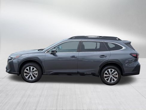 Used 2025 Subaru Outback Premium AWD/4WD image 4