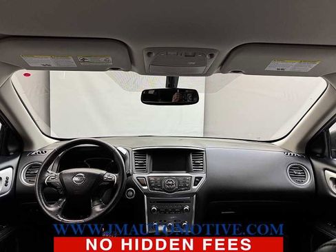 Used 2019 Nissan Pathfinder SL image 11