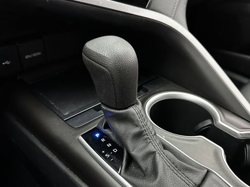 Used 2021 Toyota Camry LE image 14