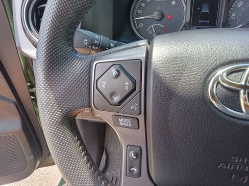 Used 2021 Toyota Tacoma TRD Off-Road w/ Technology Package AWD/4WD image 18