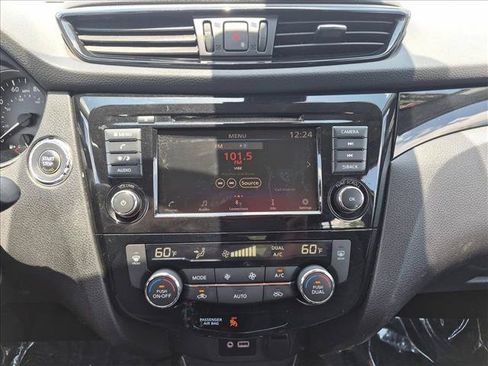 Used 2020 Nissan Rogue Sport SV FWD image 13
