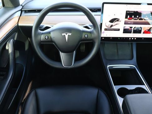 Used 2023 Tesla Model 3 Standard Range image 9