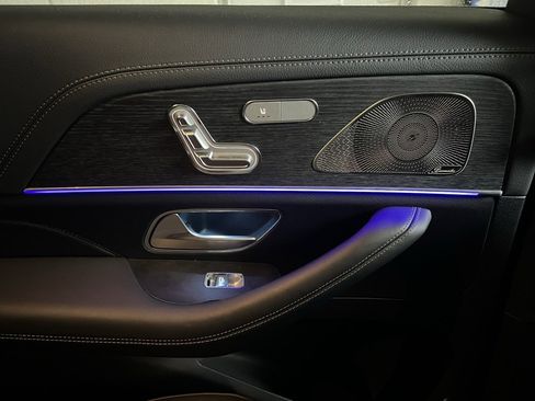 Certified 2025 Mercedes-Benz GLS 580 4MATIC image 32