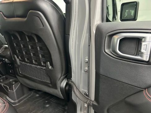 Used 2019 Jeep Wrangler Unlimited Rubicon w/ Dual Top Group image 35