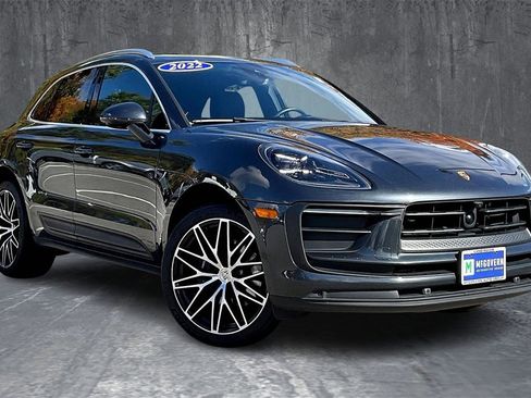 Used 2022 Porsche Macan Base image 3
