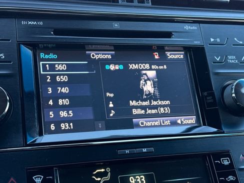 Used 2017 Toyota Avalon Limited image 18