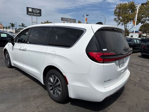 Used 2024 Chrysler Pacifica Limited FWD image 20