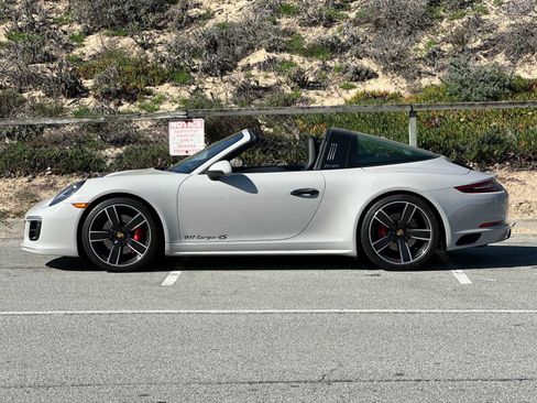 Used 2018 Porsche 911 Targa 4S image 2