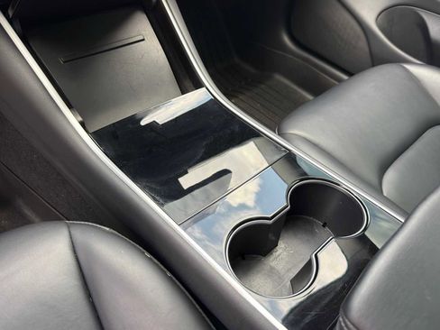 Used 2019 Tesla Model 3 Standard Range Plus image 12