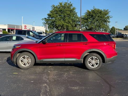 Used 2022 Ford Explorer XLT w/ Class IV Trailer Tow Package AWD/4WD image 2