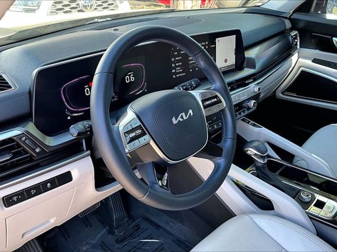 Used 2024 Kia Telluride S image 16
