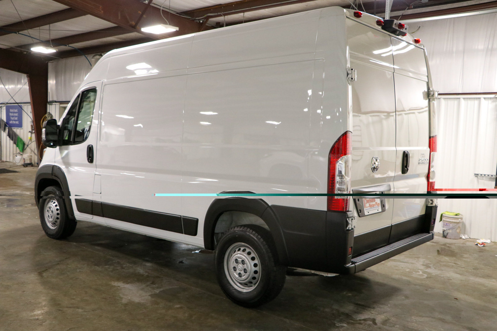 Used 2024 RAM ProMaster 2500 w/ Convenience Group FWD image 8