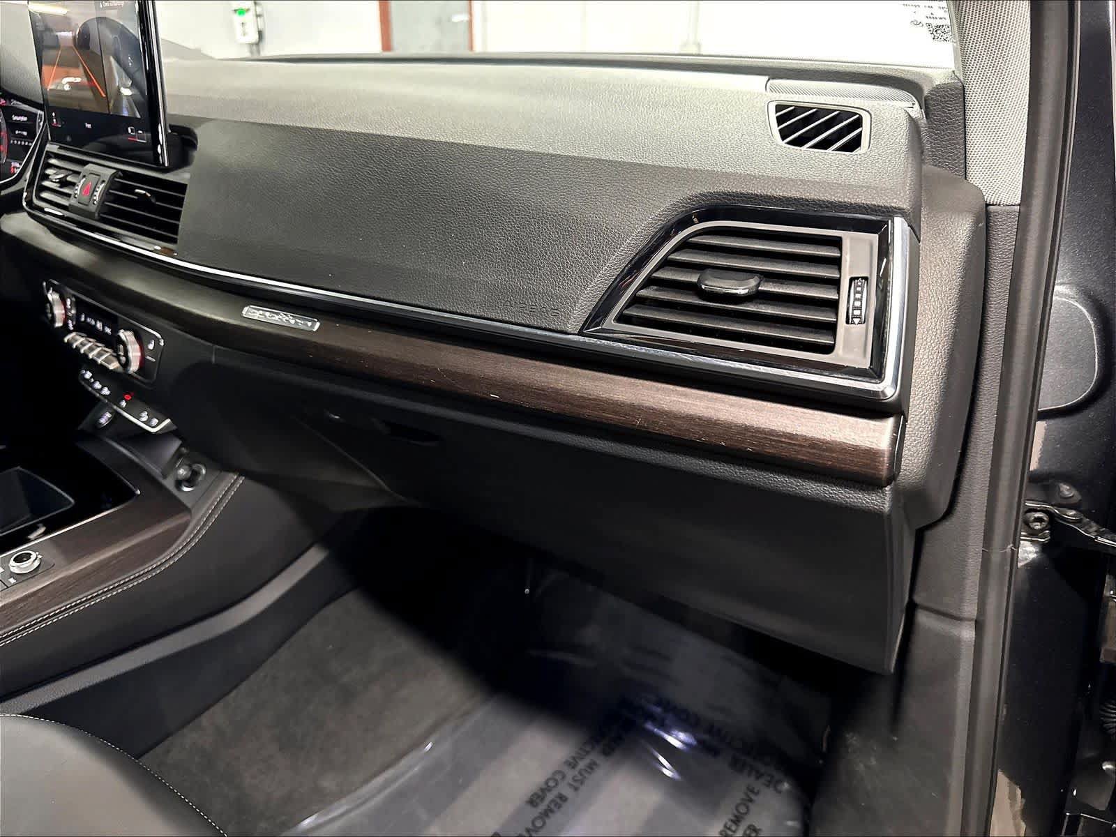 Used 2023 Audi Q5 2.0T Premium Plus w/ Premium Plus Package AWD/4WD image 16