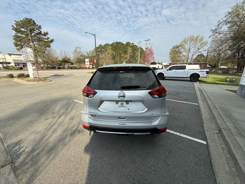 Used 2018 Nissan Rogue SV AWD/4WD image 7