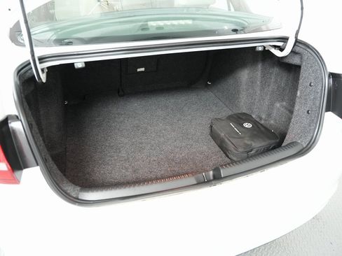 Used 2016 Volkswagen Jetta Sport image 31