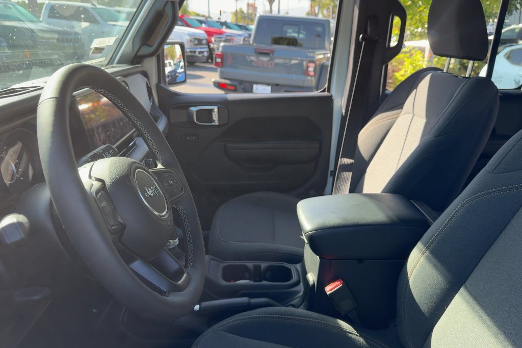 Used 2025 Jeep Wrangler Unlimited Sport AWD/4WD image 11