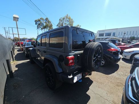 Used 2022 Jeep Wrangler Unlimited Sahara w/ Cold Weather Group AWD/4WD image 4