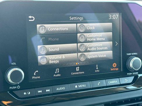 Used 2024 Nissan Pathfinder S FWD image 19