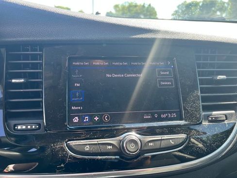 Used 2021 Buick Encore Preferred AWD/4WD image 9