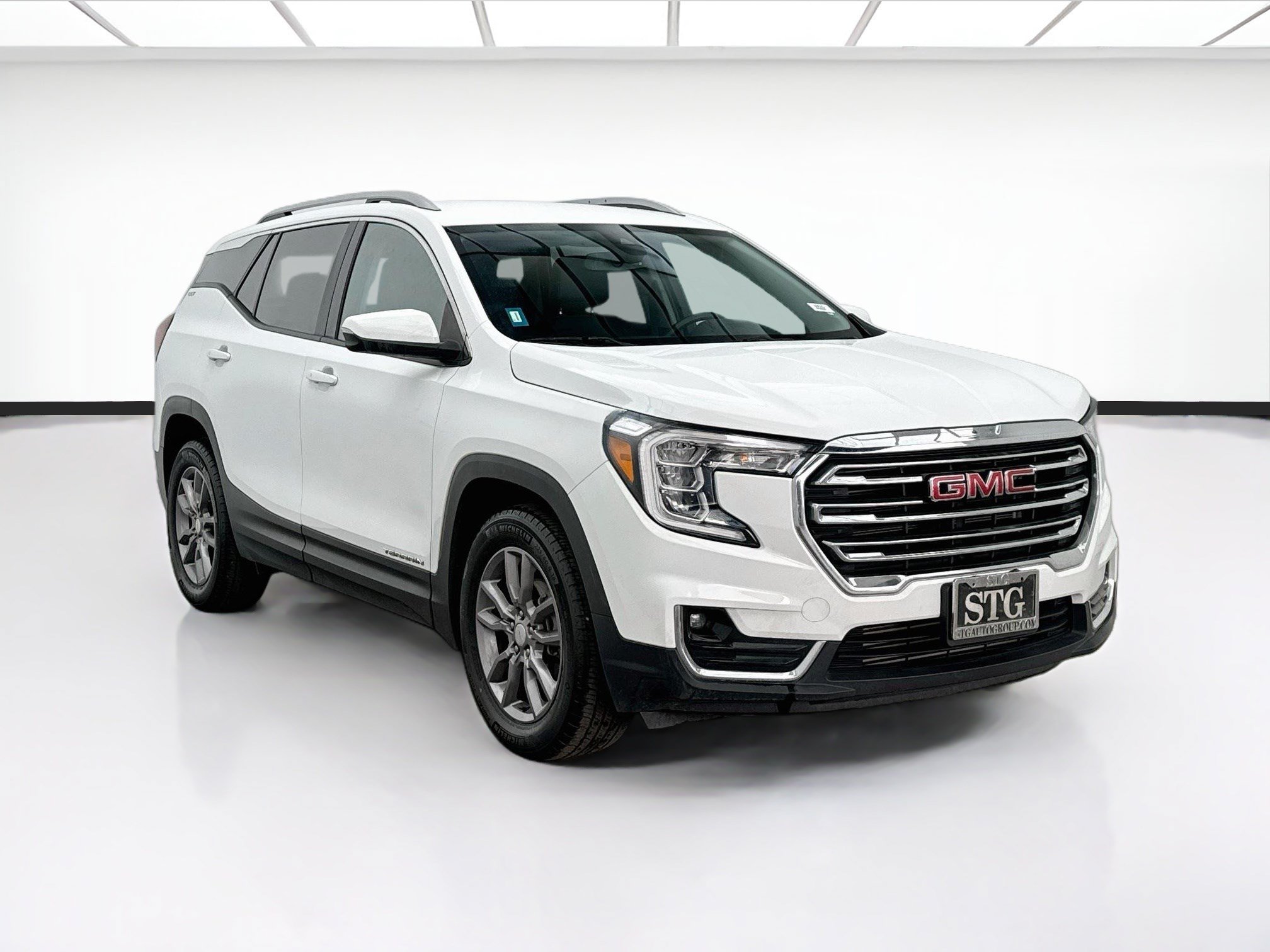 Used 2024 GMC Terrain SLT FWD image 3