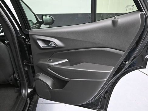 Used 2025 Chevrolet Trax LS image 31
