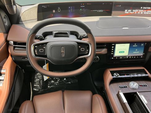 Used 2026 Lincoln Navigator Reserve image 11