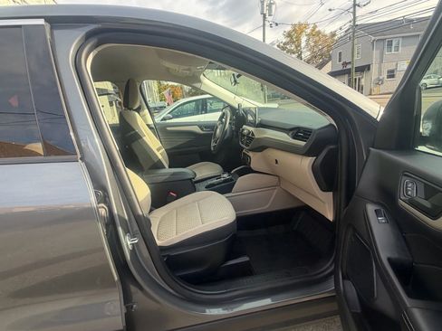 Used 2022 Ford Escape SE image 12