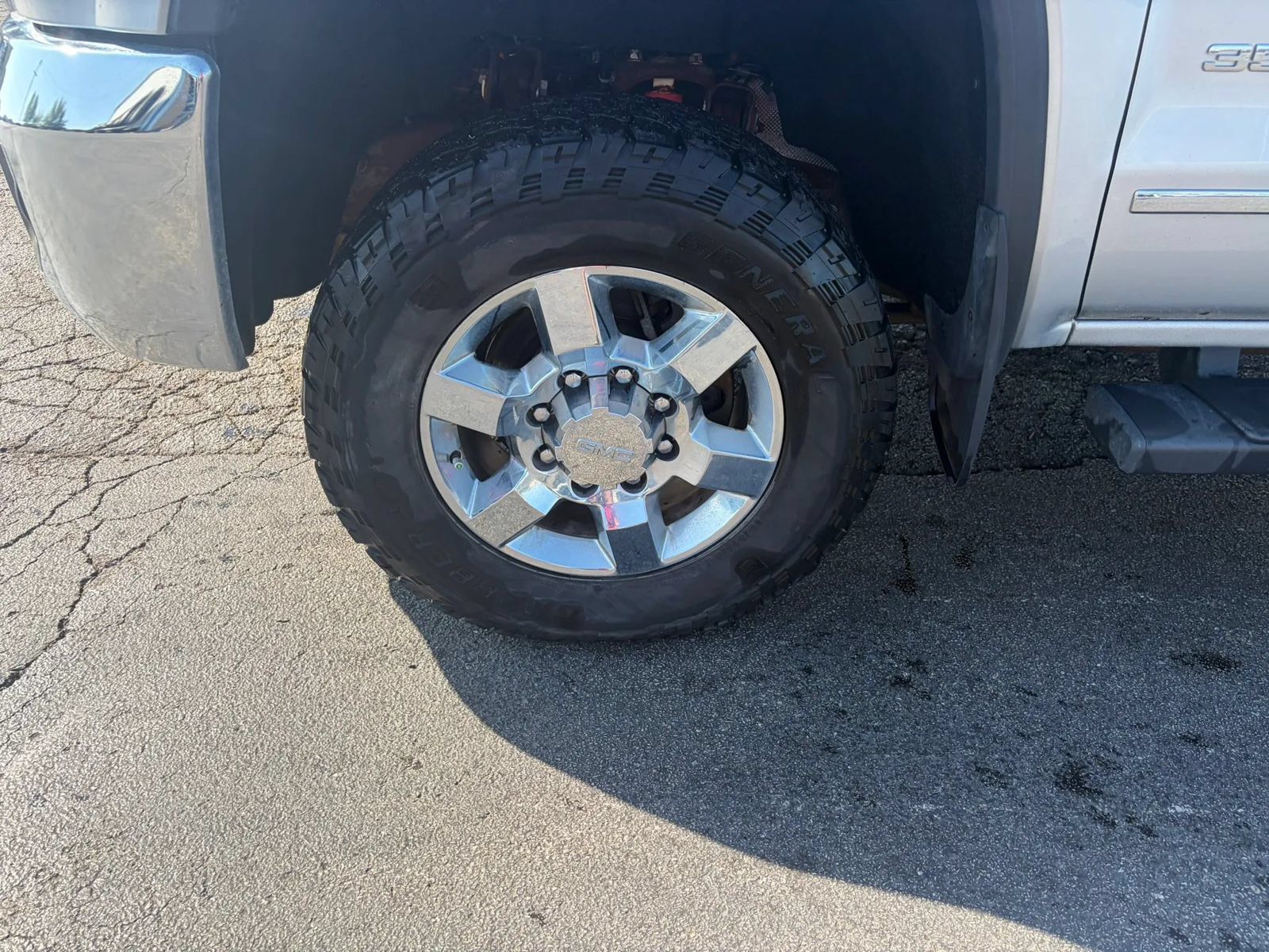 Used 2017 GMC Sierra 3500 SLT w/ Snow Plow Prep Package AWD/4WD image 12