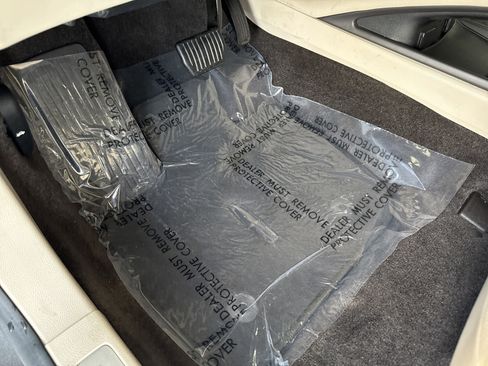 Used 2017 Lincoln MKZ Reserve w/ Climate Package image 18