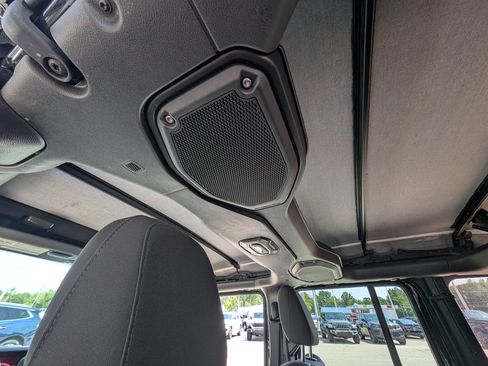 Used 2022 Jeep Wrangler Unlimited Rubicon image 39