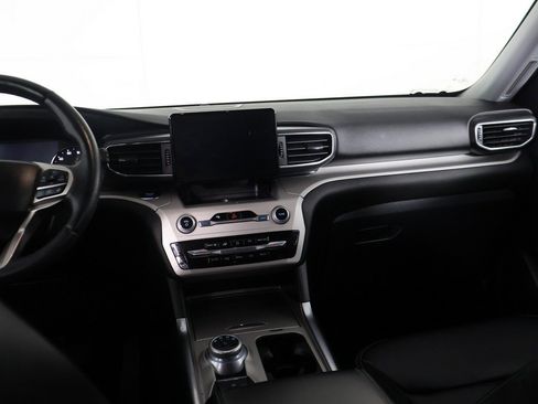 Used 2023 Ford Explorer XLT w/ Equipment Group 202A image 32