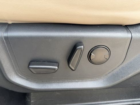 Used 2024 Ford Expedition Max XLT image 27