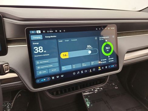 Used 2025 Rivian R1S Adventure AWD/4WD image 9