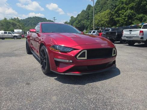 Used 2018 Ford Mustang GT RWD image 3