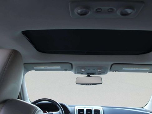 Used 2009 GMC Acadia SLT w/ Visibility Package image 9