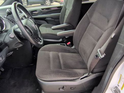 Used 2019 Dodge Grand Caravan SE FWD image 16